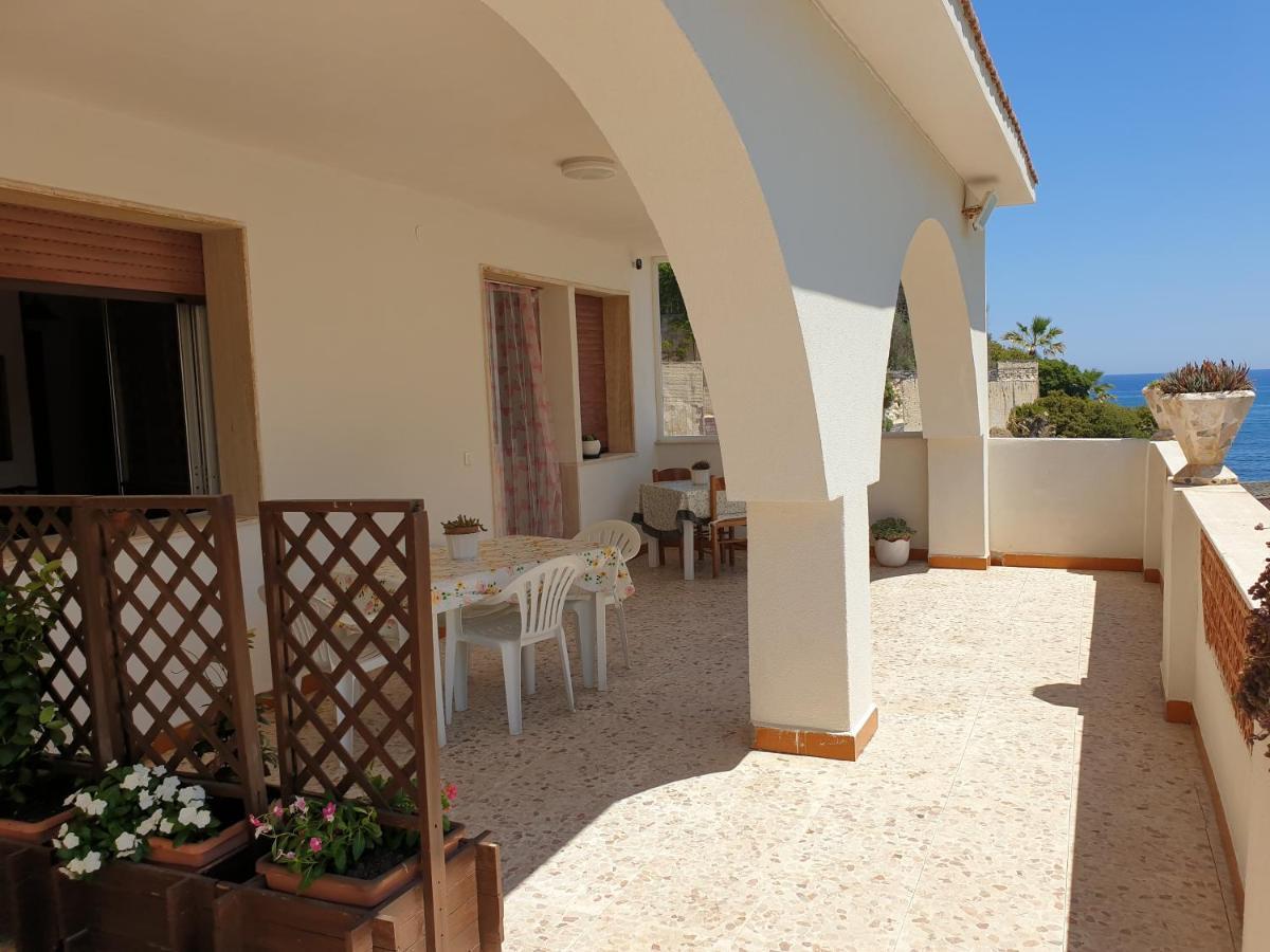 Casa vacanze fronte mare Augusta Buitenkant foto
