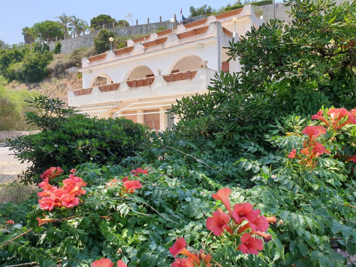 Casa vacanze fronte mare Augusta Buitenkant foto