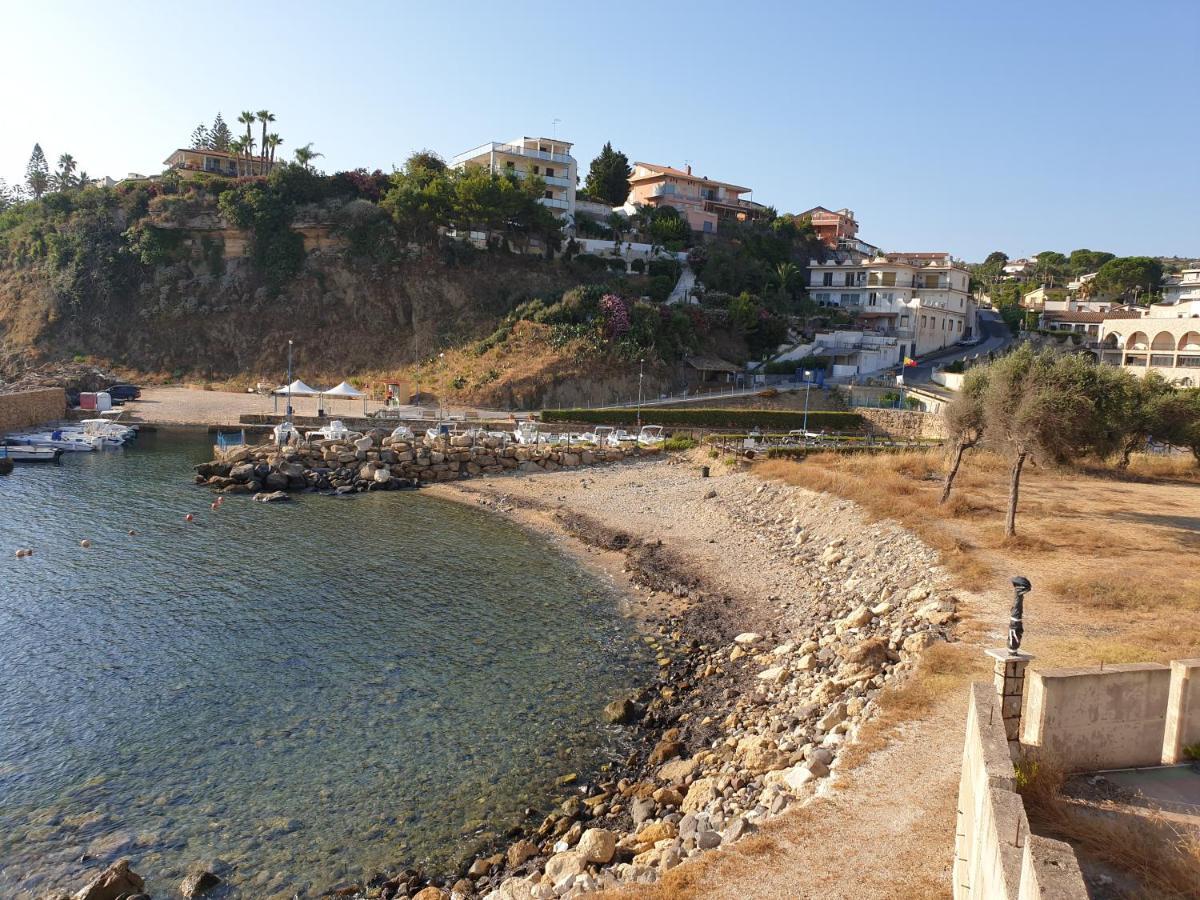 Casa vacanze fronte mare Augusta Buitenkant foto